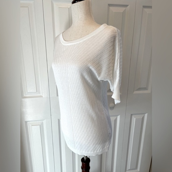 NWOT-Apt. 9 Short Sleeve Crew Neck Sweater. - Picture 4 of 9